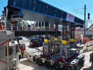 Enerpac Cube Jack Enables Railway Bridge Installation Under Power Lines